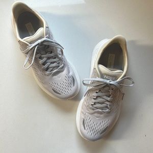 ⭐️HOKA W KAWANA EXCELLENT CONDITION  size 6.0